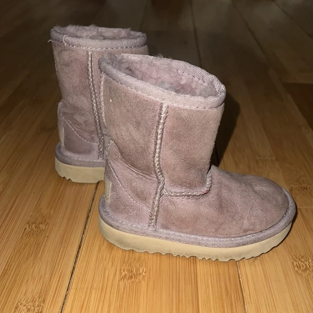 Lilac UGG boot for toddler girl
